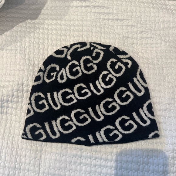 UGG Accessories - UGG Black and White Beanie